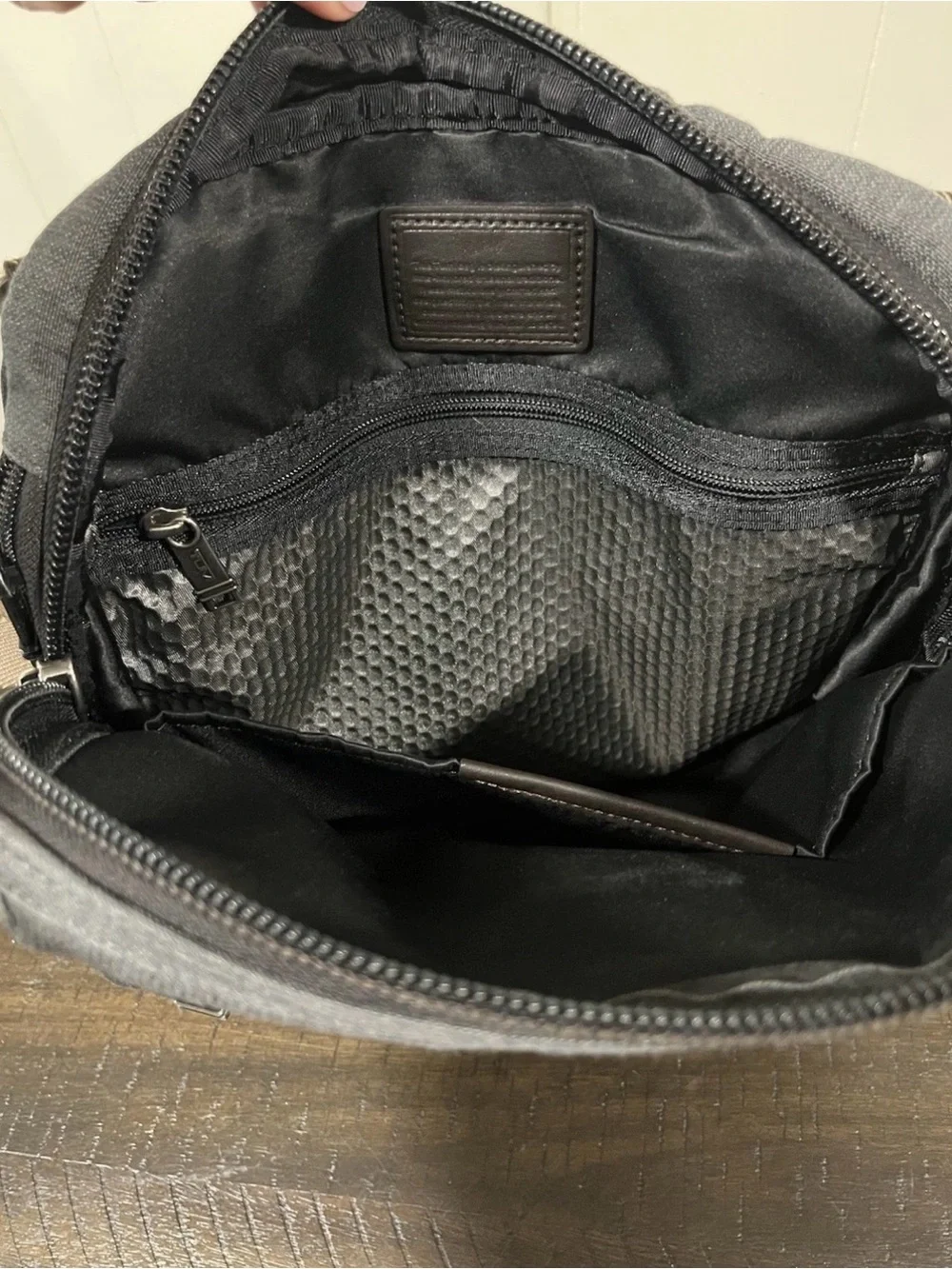 Tumi Alpha Bravo Annapolis Shoulder Bag Business Casual Leather Luxury Premium